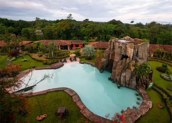 Ara Merú Lodge